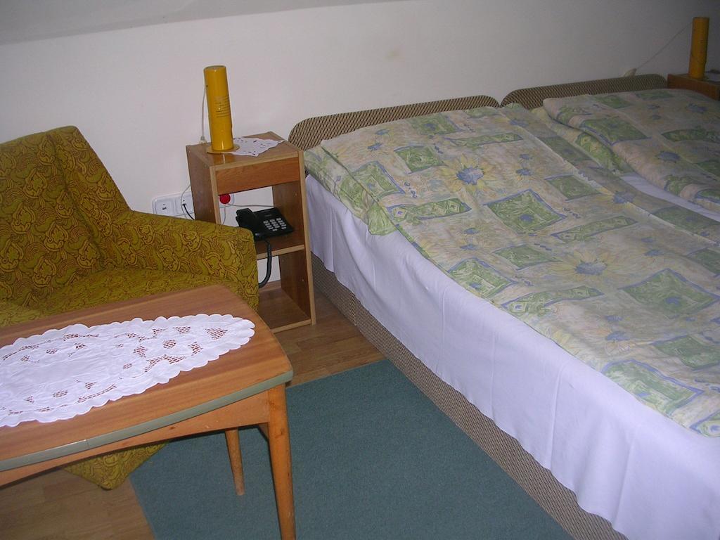 Hegyesi Vendeghaz Bed & Breakfast Godollo Bilik gambar