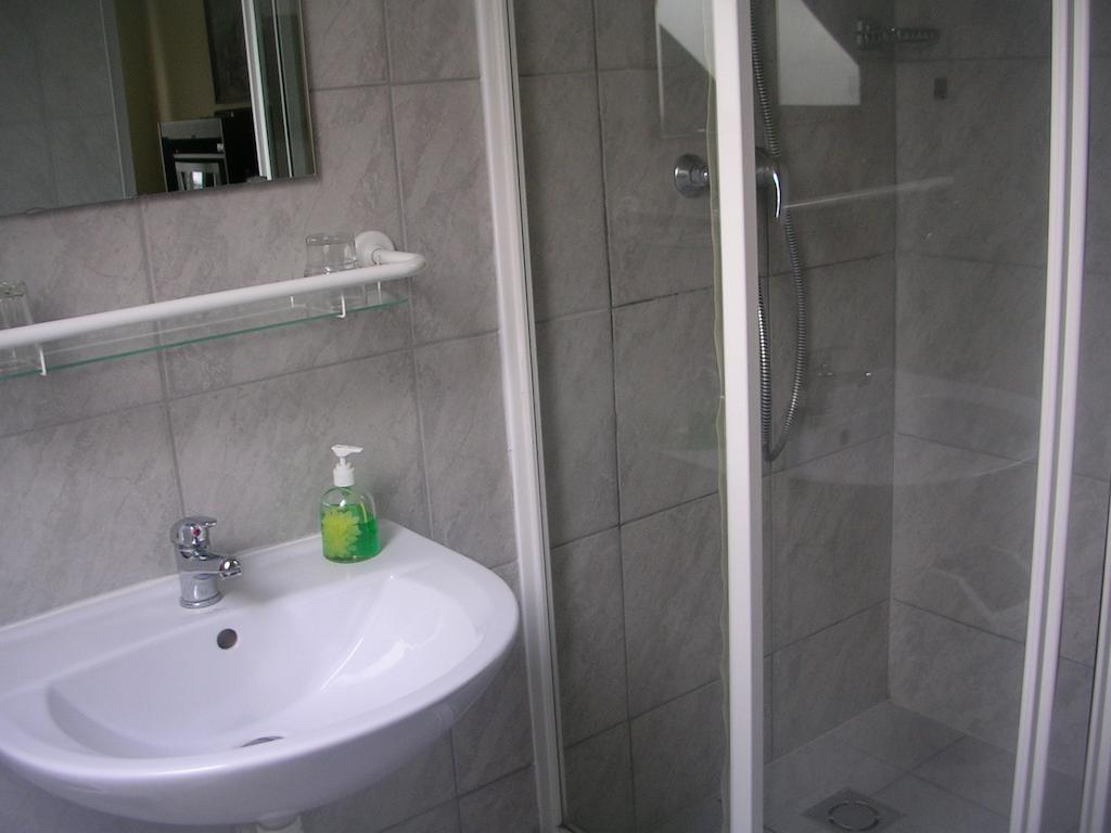 Hegyesi Vendeghaz Bed & Breakfast Godollo Bilik gambar