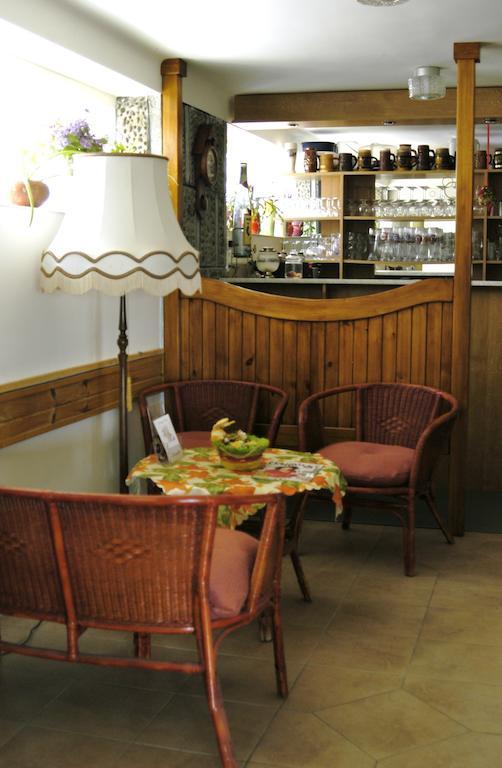 Hegyesi Vendeghaz Bed & Breakfast Godollo Bilik gambar
